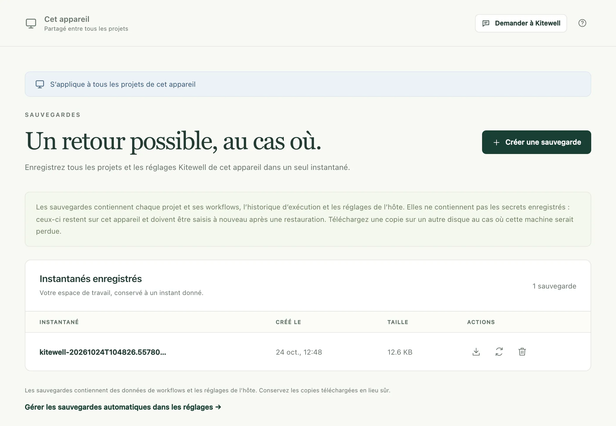 La page Sauvegardes avec un instantané enregistré et des boutons pour le télécharger, le restaurer ou le supprimer
